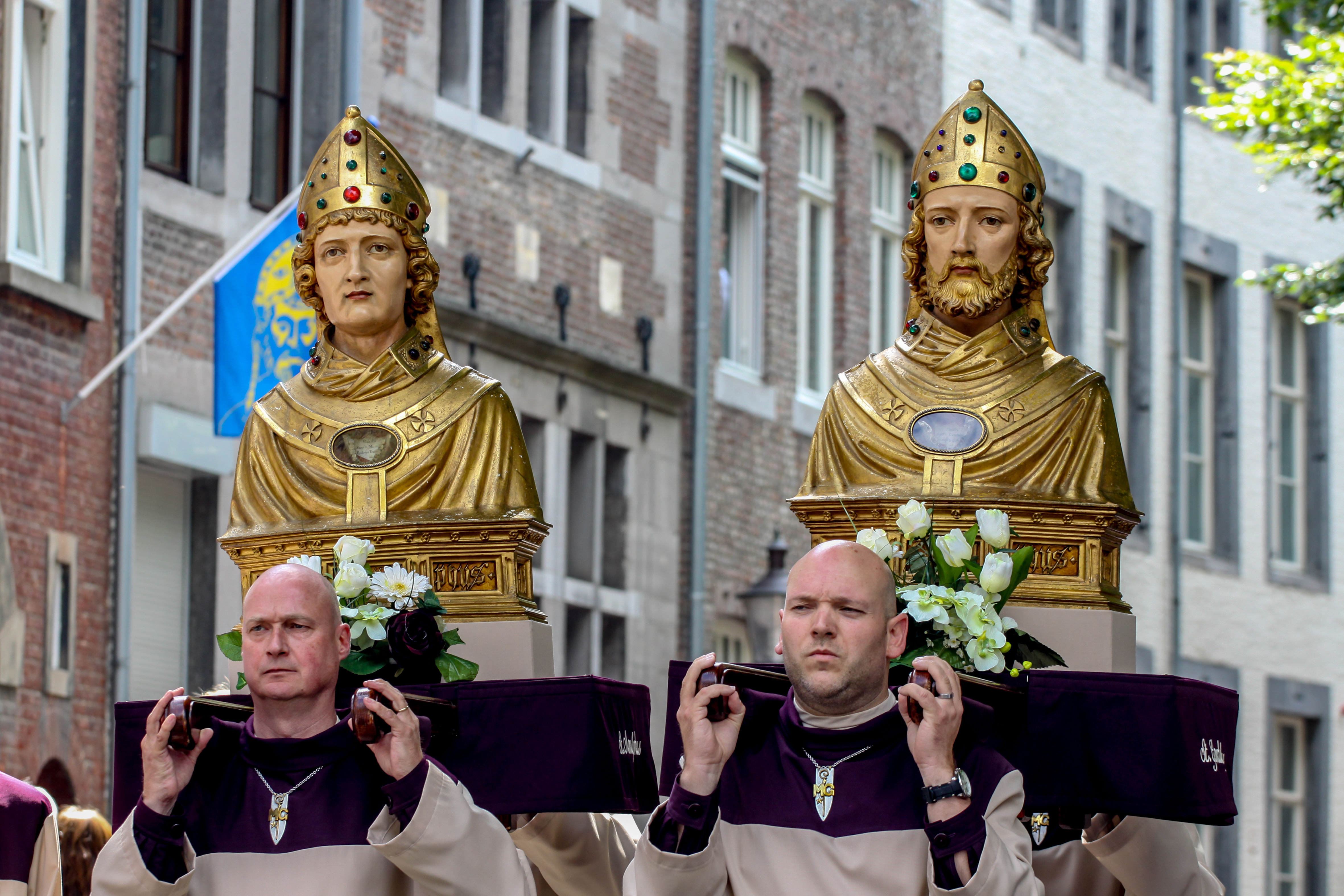 Sint Servaas en andere bruggenbouwers in Limburg